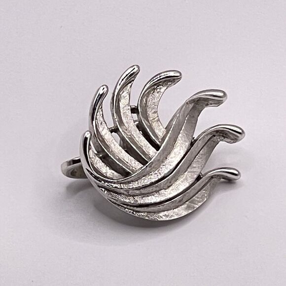 Vintage TRIFARI Silver Tone CLIP ON Statement Earrings Modern Abstract Floral - Picture 3 of 10